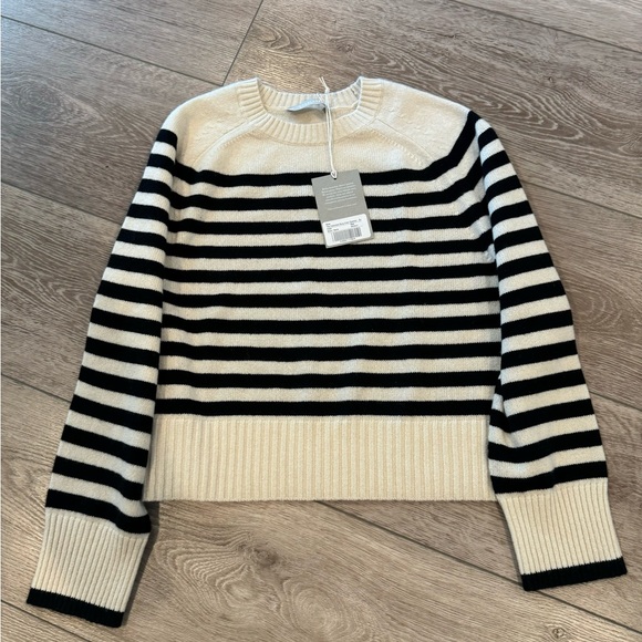 Everlane Cashmere The Boxy Crew, Bone/ Black, Size M, NWT - Picture 2 of 7